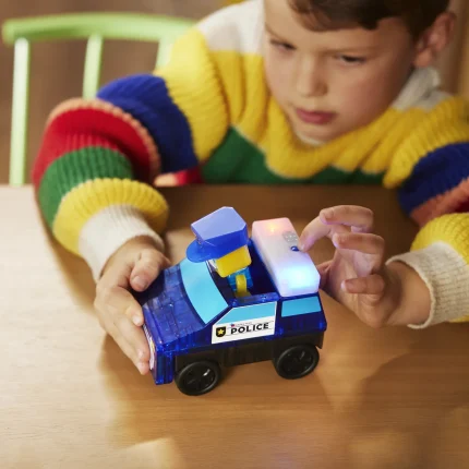 MAGNA-TILES® Police Station Manyetik Bloklar (35 Parça)-7 seti görseli, çocukların polis istasyonu inşa edebileceği renkli manyetik bloklar ve küçük araçlarla tasarlanmış eğitici oyuncak.